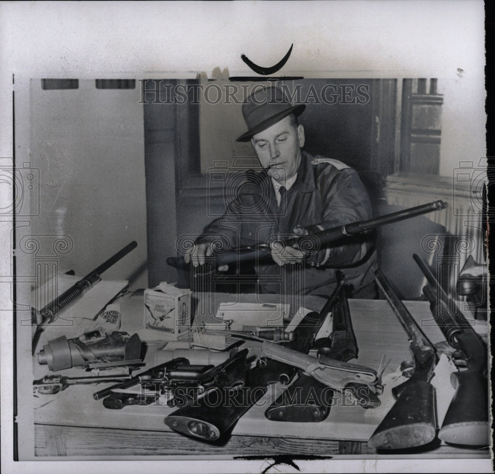 1959 Press Photo Sequestered guns during a strike - RRW86859 - Historic Images