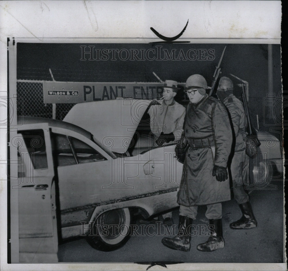 1959 Press Photo Hunt Gun Plant National Guardmen Strik - RRW86869 - Historic Images