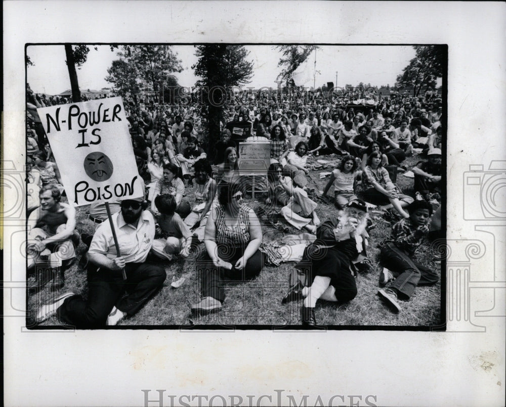 1979 Press Photo Nuclear power demonstrators. - RRW86983 - Historic Images