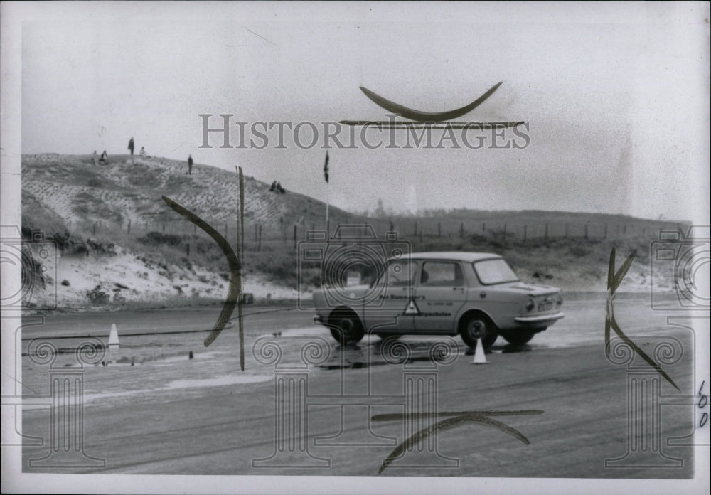 1967 Press Photo Auto driver school Car Road Black - RRW87047 - Historic Images