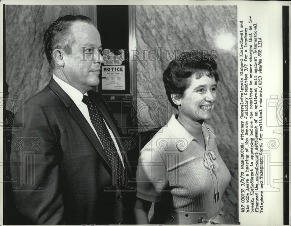 1975 Press Photo Attorney General Richard Kleindiene - RRW87159 - Historic Images