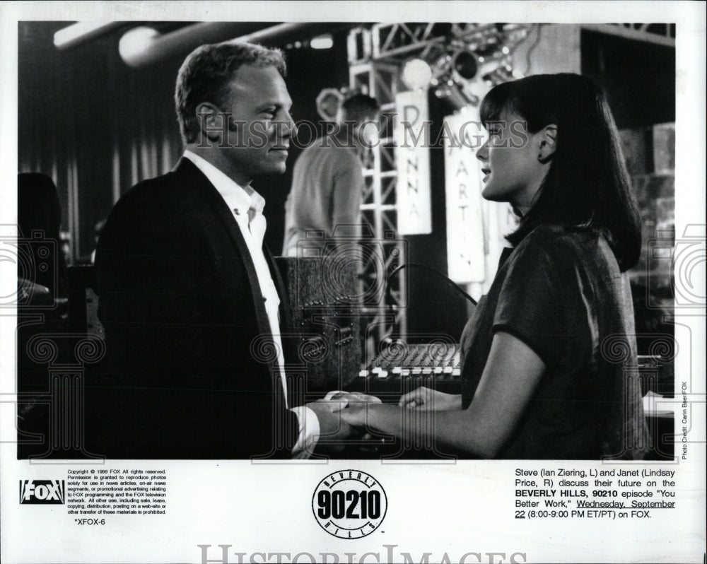 2001 Press Photo Ian Ziering Lindsay Price Beverly Hill - RRW87215 - Historic Images