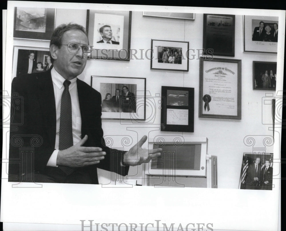 1990 Press Photo Wilhem Kast in his comfortable office. - RRW87249 - Historic Images