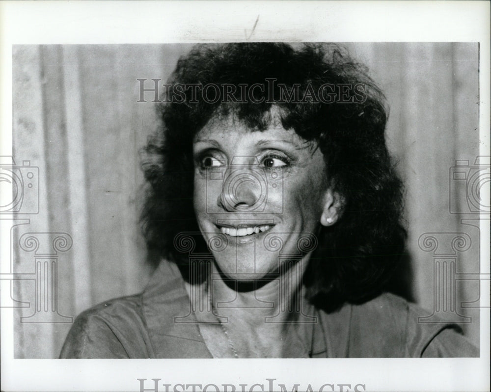 1985 Press Photo Rona Jaffe America Maze Monster Gurley - RRW87289 - Historic Images