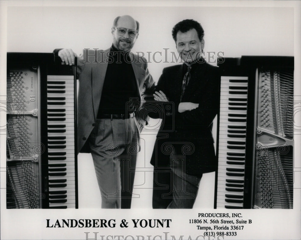 1995 Press Photo Landsberg Yount Kirtland Center Arts - RRW87303 - Historic Images