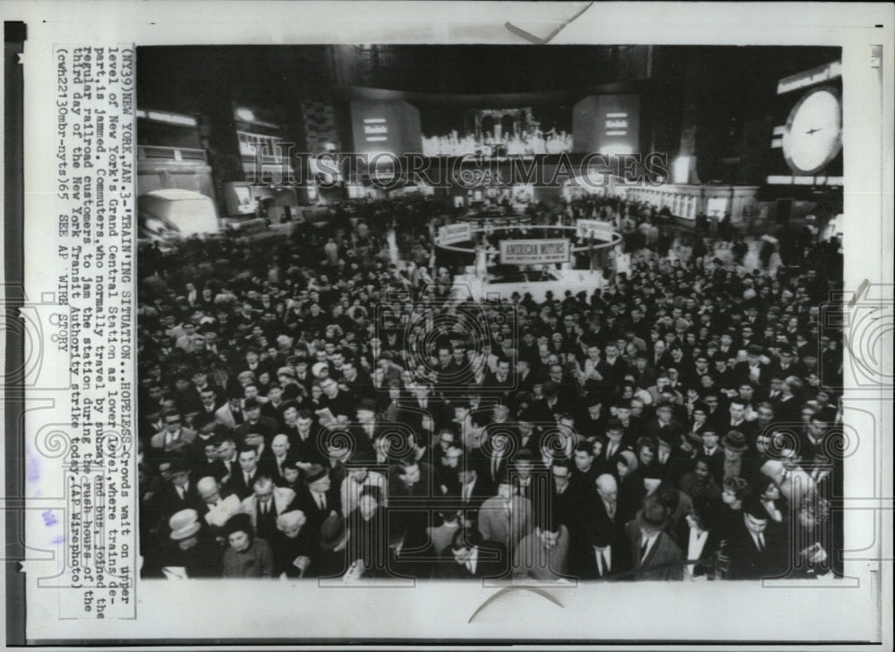 1966 Press Photo Crowd New Yorks Grand Central Trains - RRW87557 - Historic Images