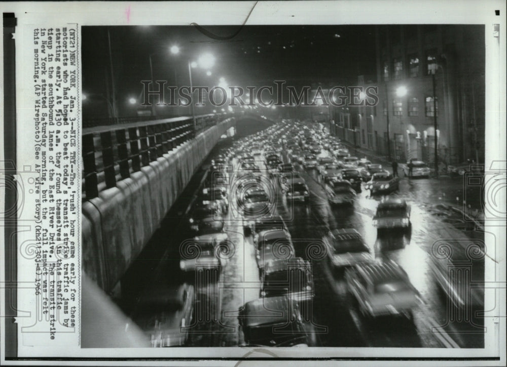 1966 Press Photo Transit strike traffic jams - RRW87567 - Historic Images