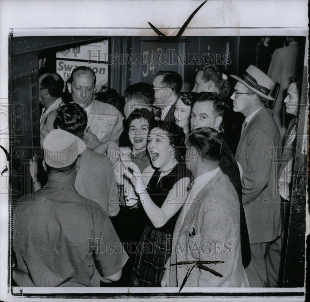 1956 Press Photo Homebound office girls Strike wildcat - RRW87583 - Historic Images