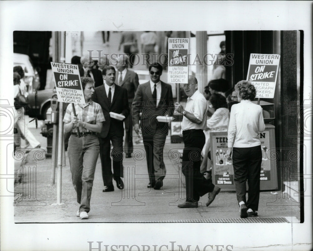 1985 Press Photo Telegraph Worker Picket West Union Det - RRW87595 - Historic Images