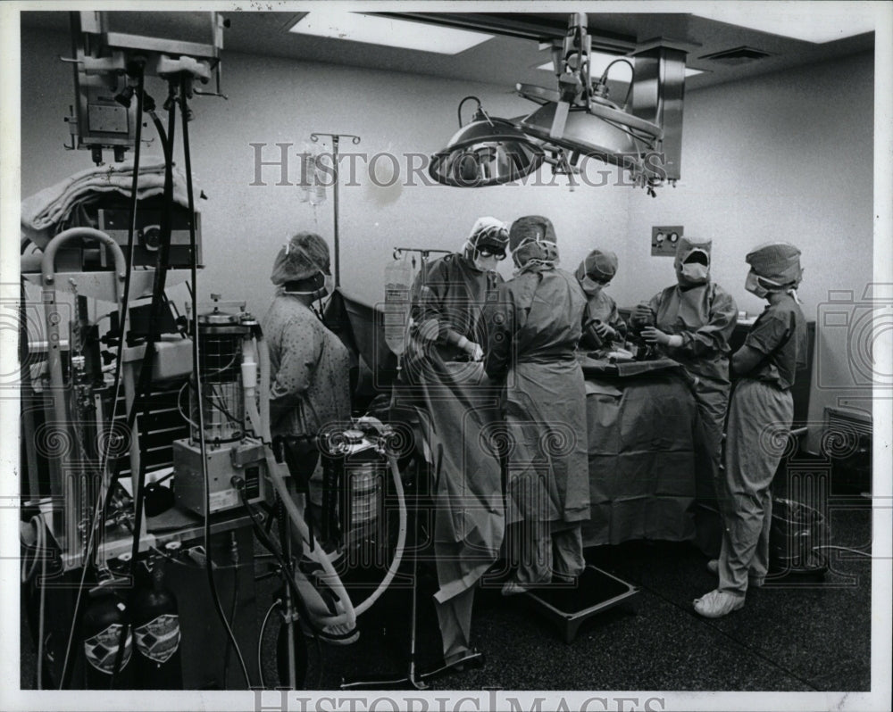 1982 Press Photo Bone marrow transplant Harper Hospital - RRW87751 - Historic Images