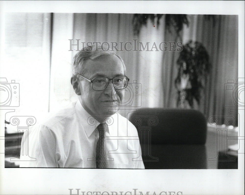 1989 Press Photo Bill Odom, Chief of Ford Motor Credit - RRW87797 - Historic Images