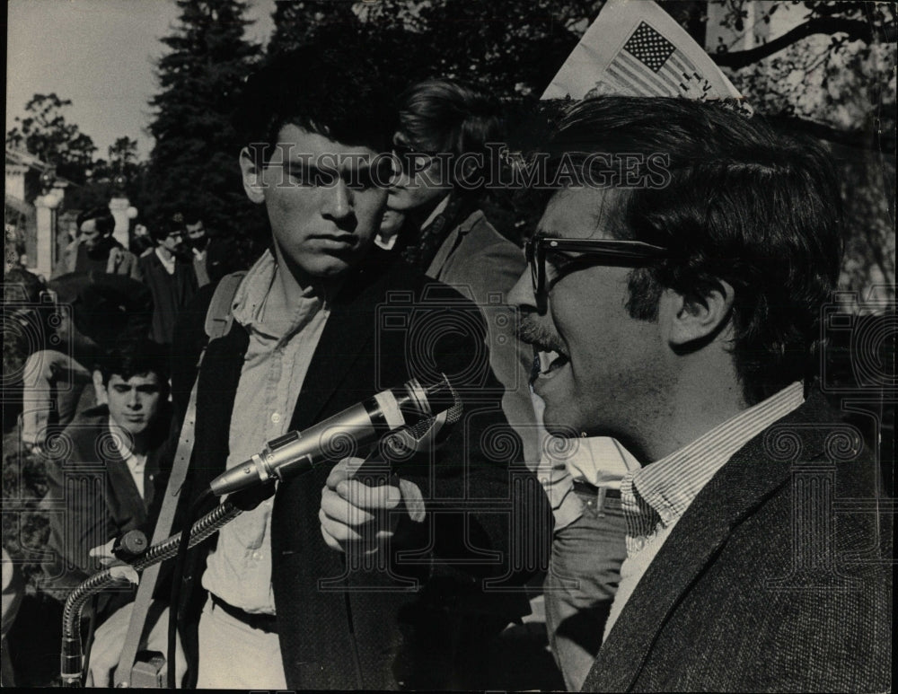 1966 Press Photo A student protest the American bombing - RRW87825 - Historic Images