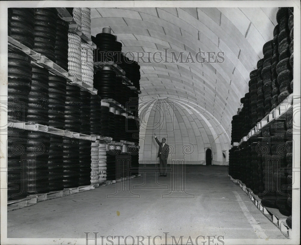 1961 Press Photo Goodrich Warehouse Los Angeles Vinyl - RRW87845 - Historic Images