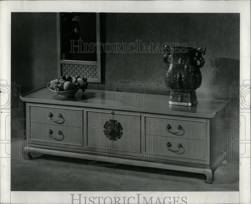 1964 Press Photo Oriental furniture trend chest Lane - RRW87857 - Historic Images