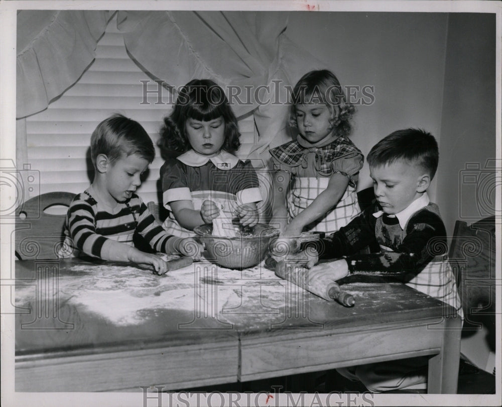 1952 Press Photo Nursery Michigan Kids Playing Dough - RRW87915 - Historic Images