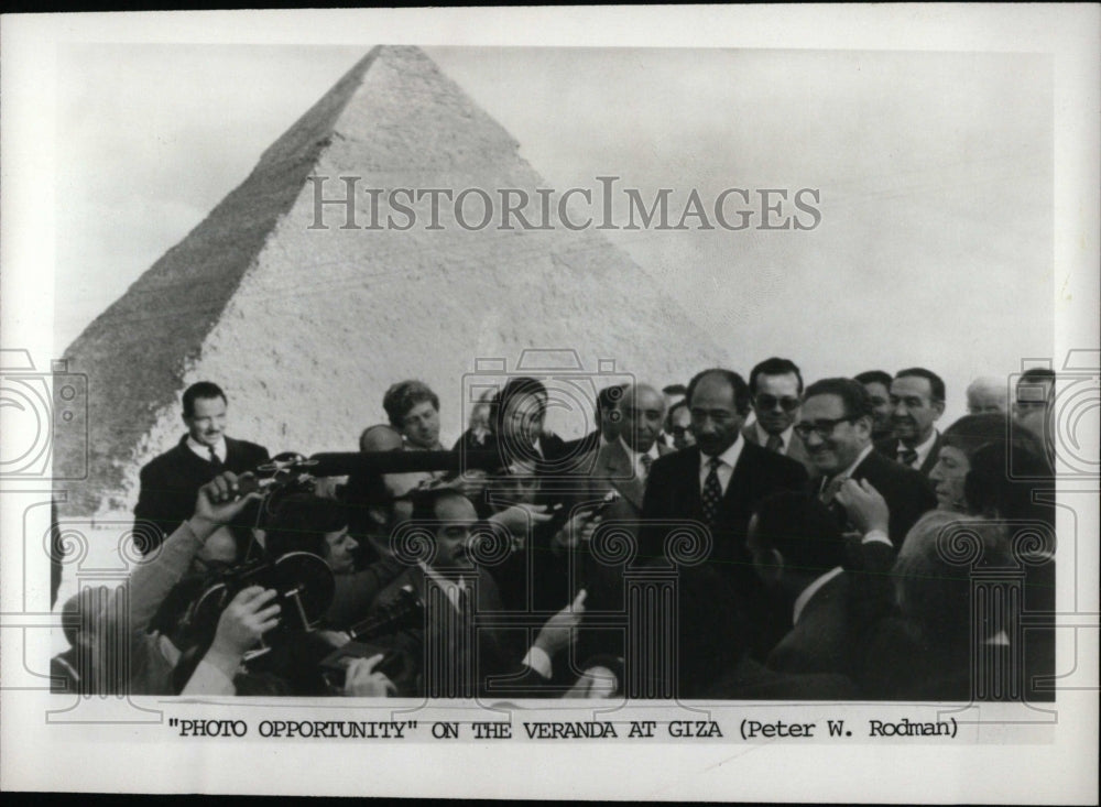 Press Photo Veranda Giza Peter Rodman News Man People - RRW87965 - Historic Images