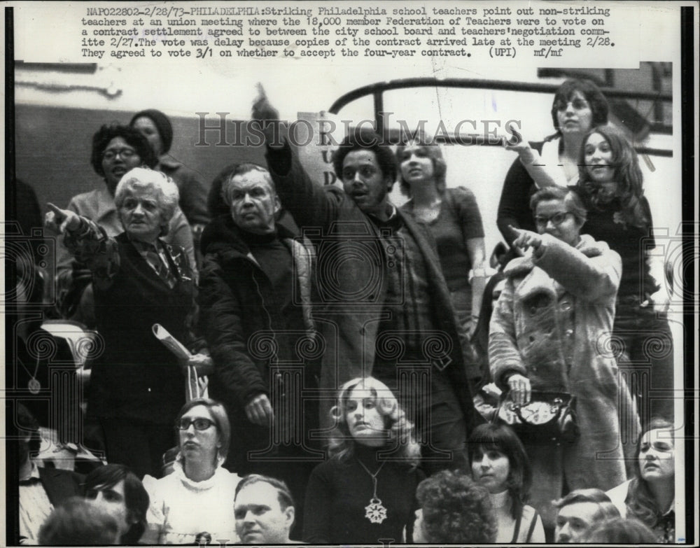 1973 Press Photo Philadelphia school Teacher Committee - RRW88045 - Historic Images