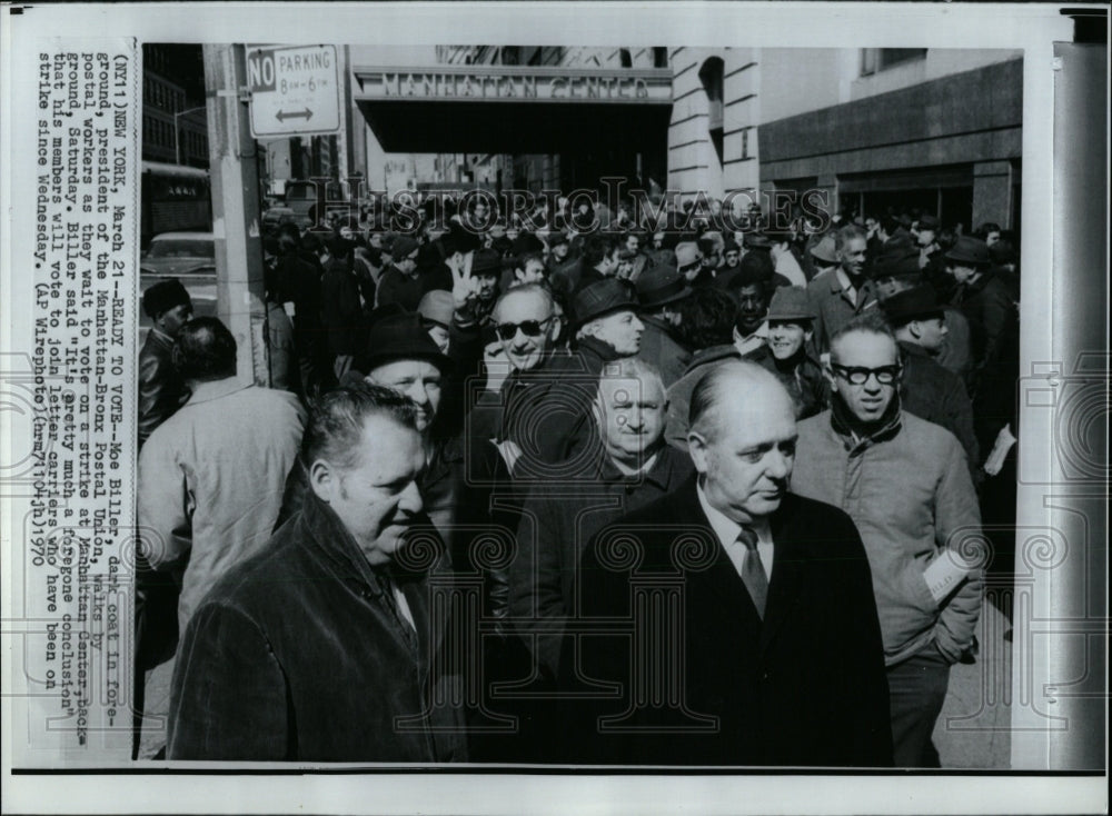 1970 Press Photo Moe Biller Manhattan Bronx Postal Work - RRW88117 - Historic Images