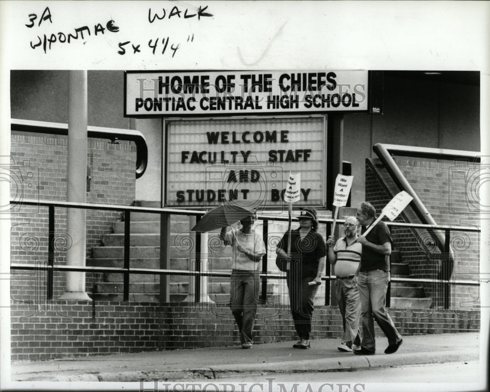 1985 Press Photo Pontiac Central High School Church - RRW88175 - Historic Images