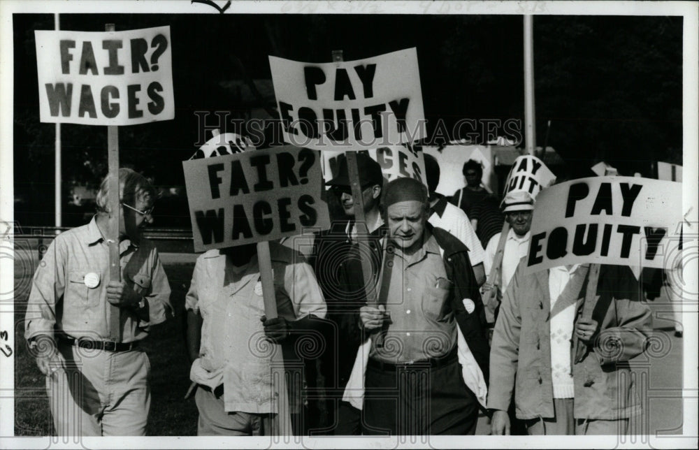 1986 Press Photo MT CLEMENS TEACHERS PICKETING - RRW88177 - Historic Images