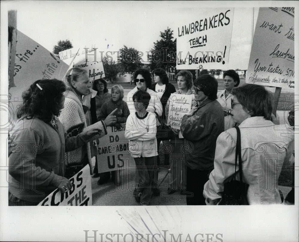 1978 Press Photo Warren Teacher Strikes Michigan School - RRW88179 - Historic Images