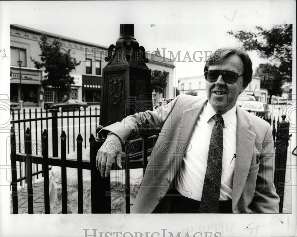 1990 Press Photo Gordon Jagger City Manager Plymouth - RRW88213 - Historic Images