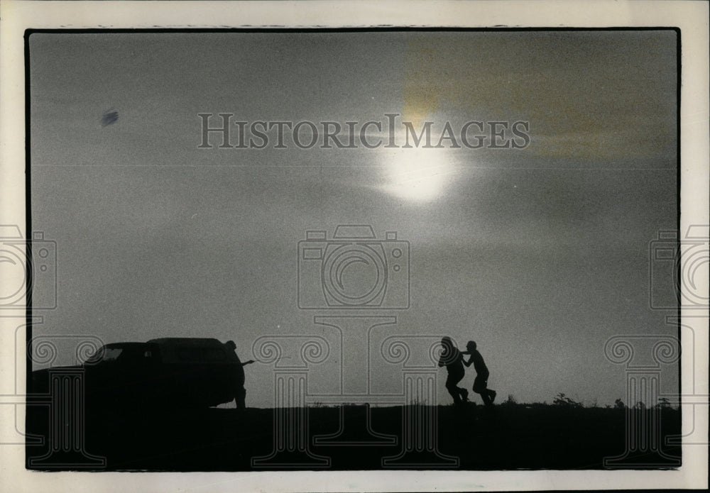 1980 Press Photo Raising sun during a foggy day. - RRW88241 - Historic Images