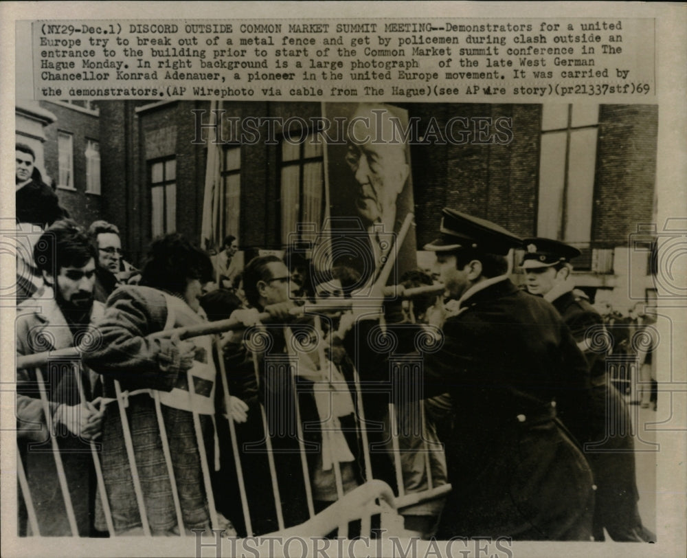 1969 Press Photo Demonstrators United European - RRW88445 - Historic Images