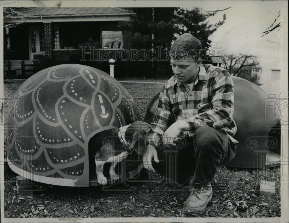 1961 Press Photo Modernistic Dog House From Fiberglass - RRW88541 - Historic Images