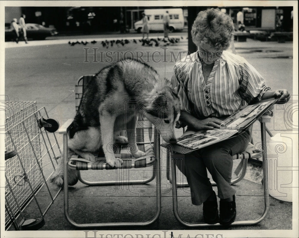 1985 Press Photo National Dog Week Center Plaza Chicago - RRW88643 - Historic Images