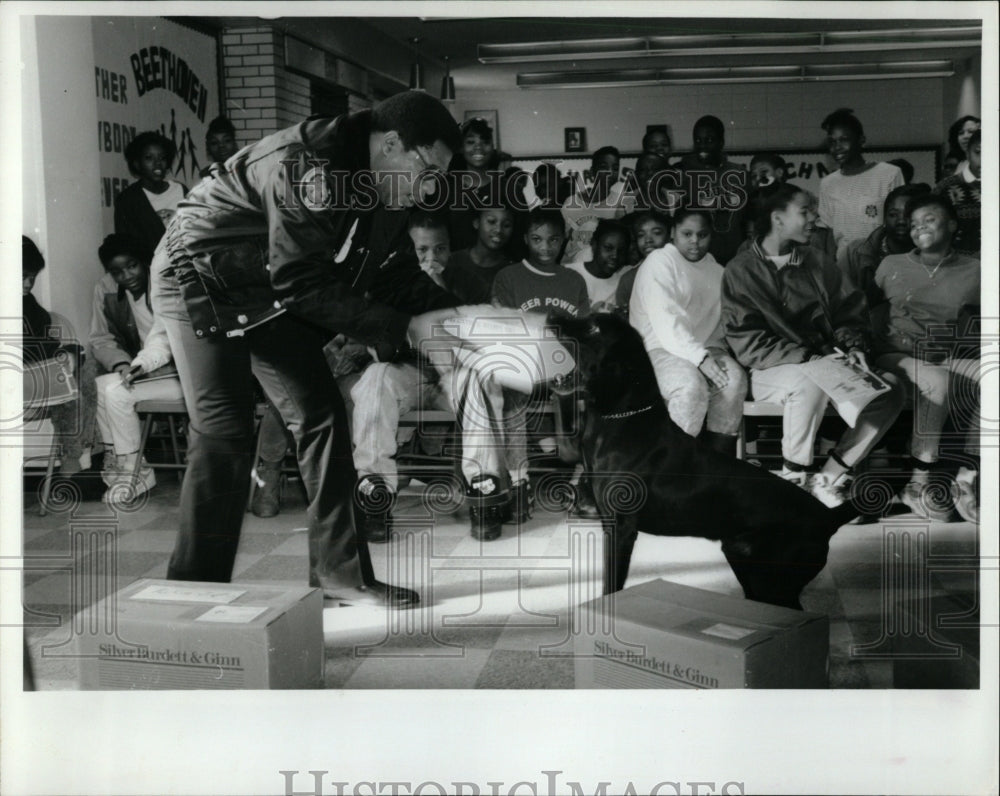 1991 Press Photo drug-sniffing dog Bear Partner Marvin - RRW88663 - Historic Images