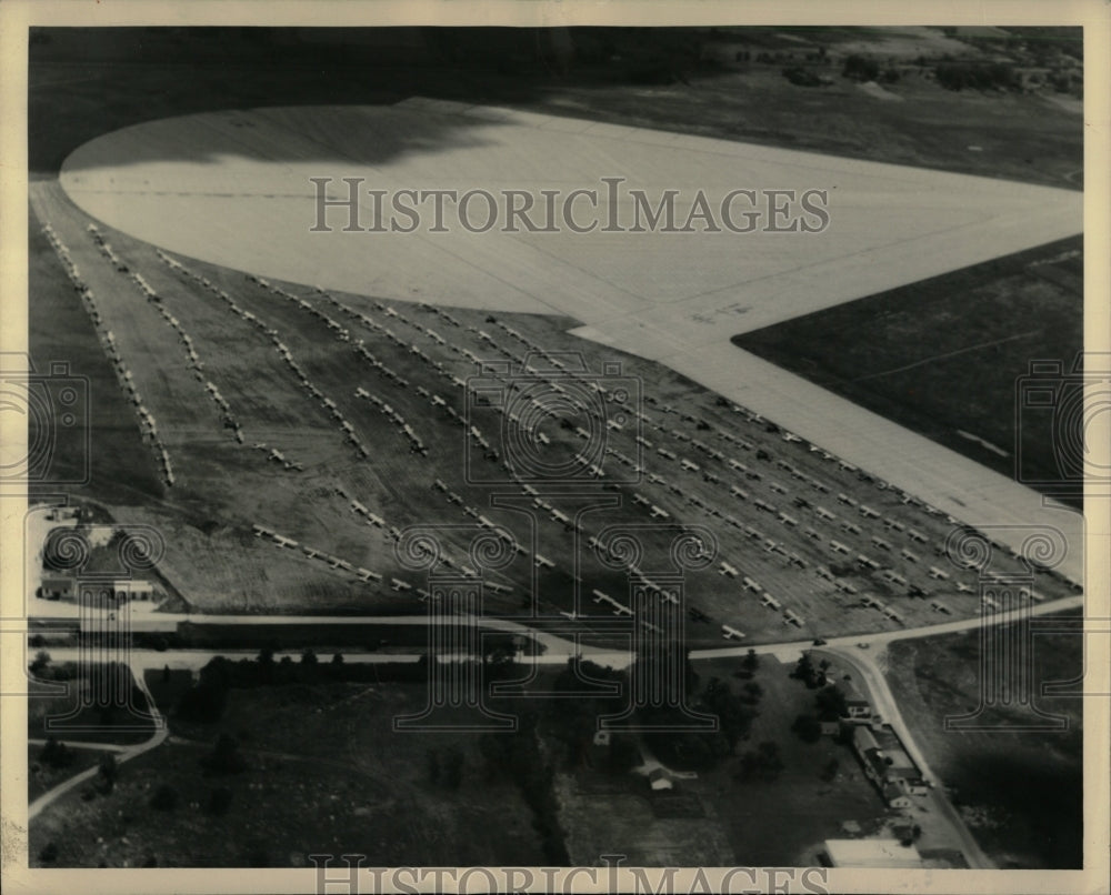 1949 Press Photo Good Earth Air Flying Farmer Recreatio - RRW88765 - Historic Images