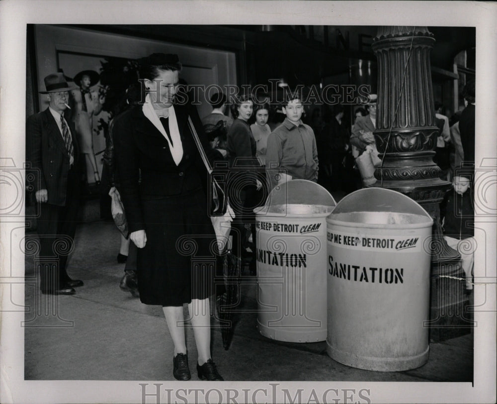 1947 Press Photo Wodward Ave Garbage Can Chicago - RRW88805 - Historic Images