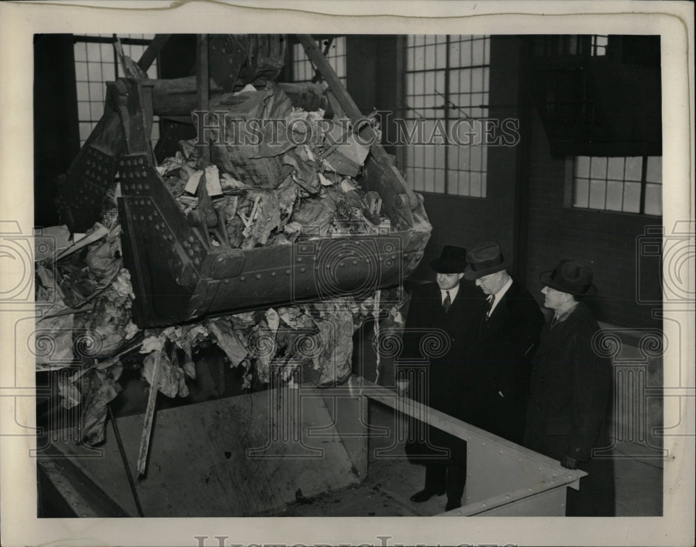 1938 Press Photo Garbage Disposal Public Works Chicago - RRW88815 - Historic Images