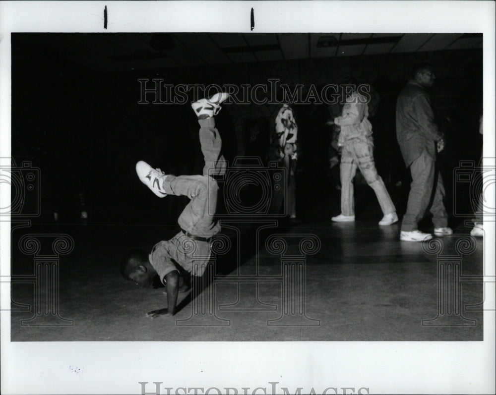 1992 Press Photo Dance Herman Wallace Party Holiday Ha - RRW88859 - Historic Images