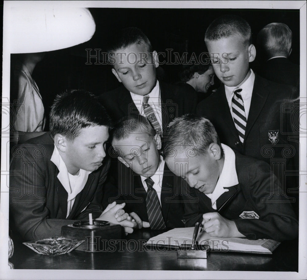 1959 Press Photo Davis Craig Warren Booth Charles Koch - RRW88945 - Historic Images