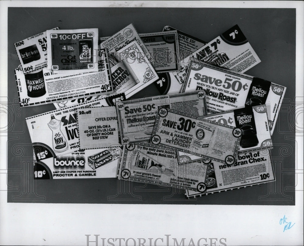 1977 Press Photo Collection Of Manufacturers Coupons - RRW88951 - Historic Images