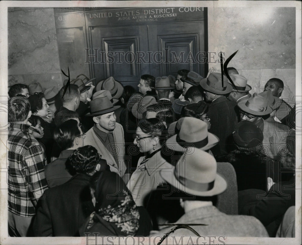 1952 Press Photo Crowd Gathers At Communist Hearing - RRW88963 - Historic Images