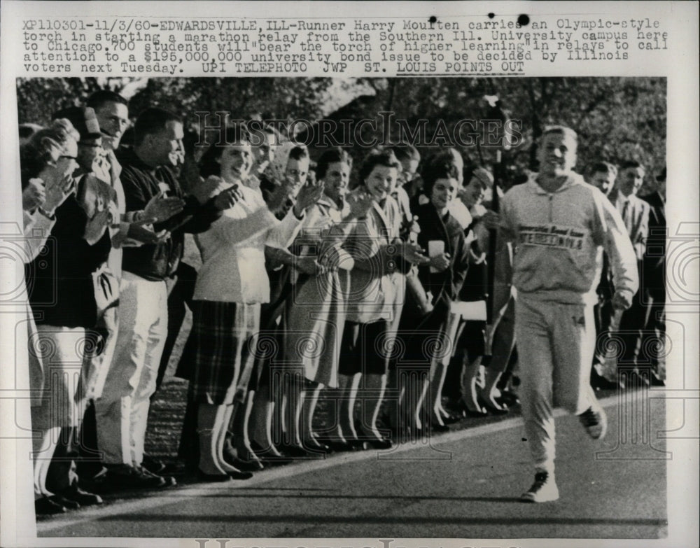 1960 Press Photo Harry Moulten Runs Marathon w/ Torch - RRW89045 - Historic Images