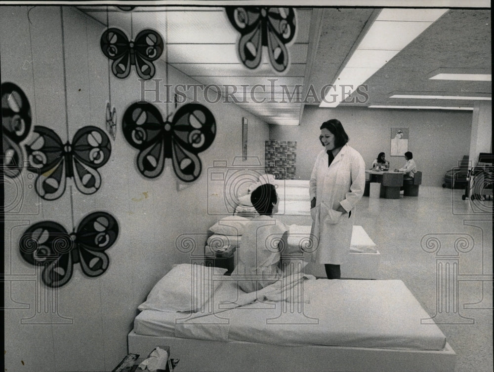 1973 Press Photo Concord Medical Center Administrator - RRW89133 - Historic Images