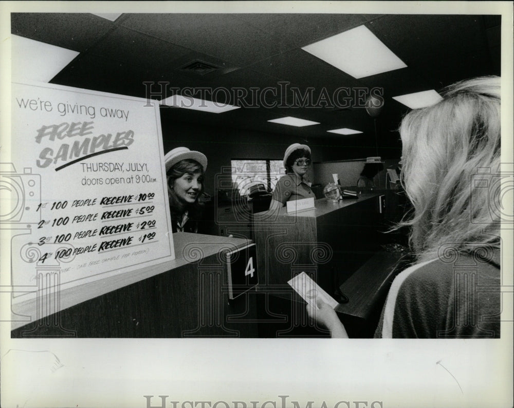 1982 Press Photo Concordia Federal Savings Chicago - RRW89135 - Historic Images