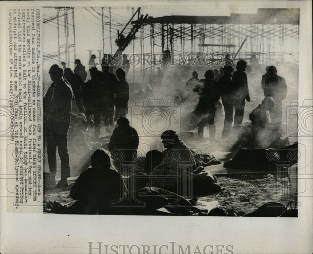 1969 Press Photo Rock festival fans Miami-Hollywood - RRW89197 - Historic Images