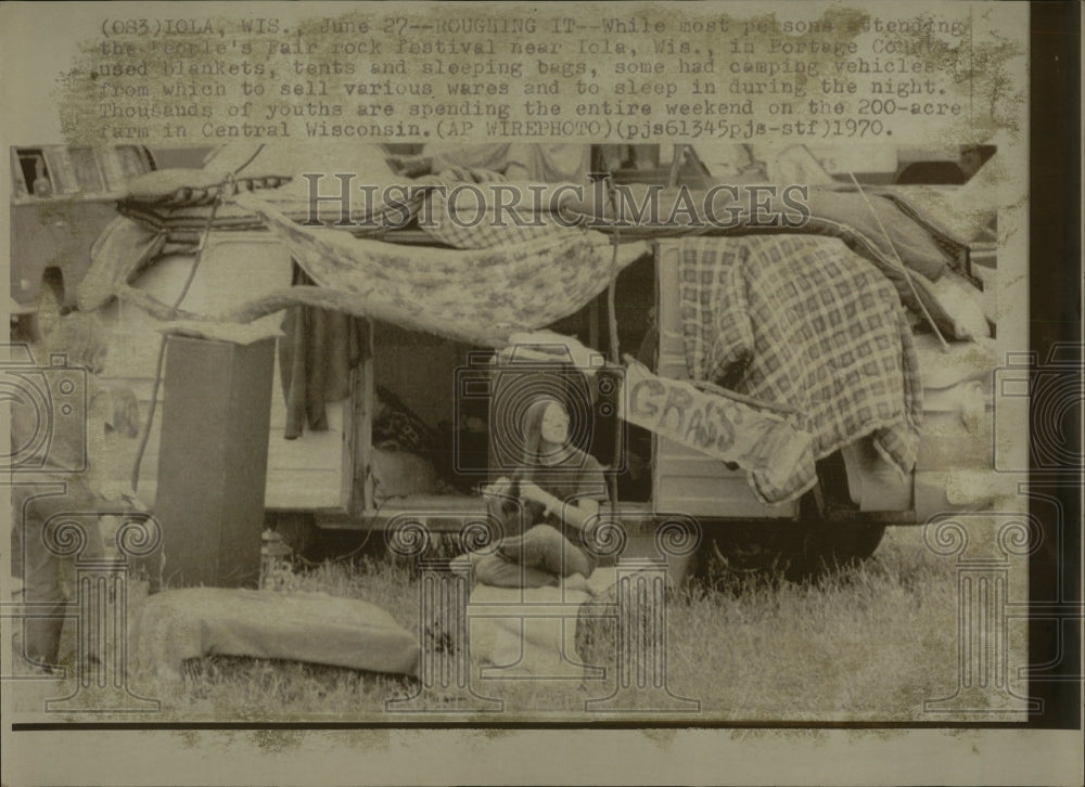 Press Photo Campers People&#39;s Fair Rock Festival Wis. - RRW89207 - Historic Images