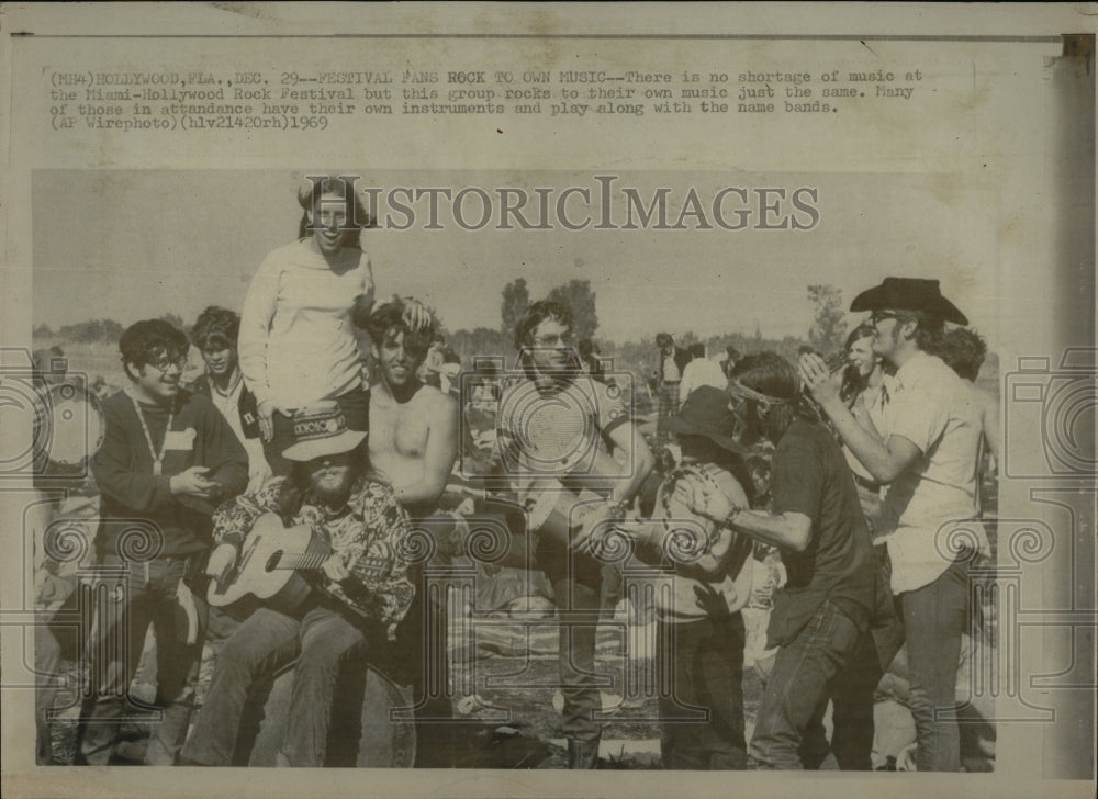 1969 Press Photo Miami Hollywood Rock Festival - RRW89217 - Historic Images