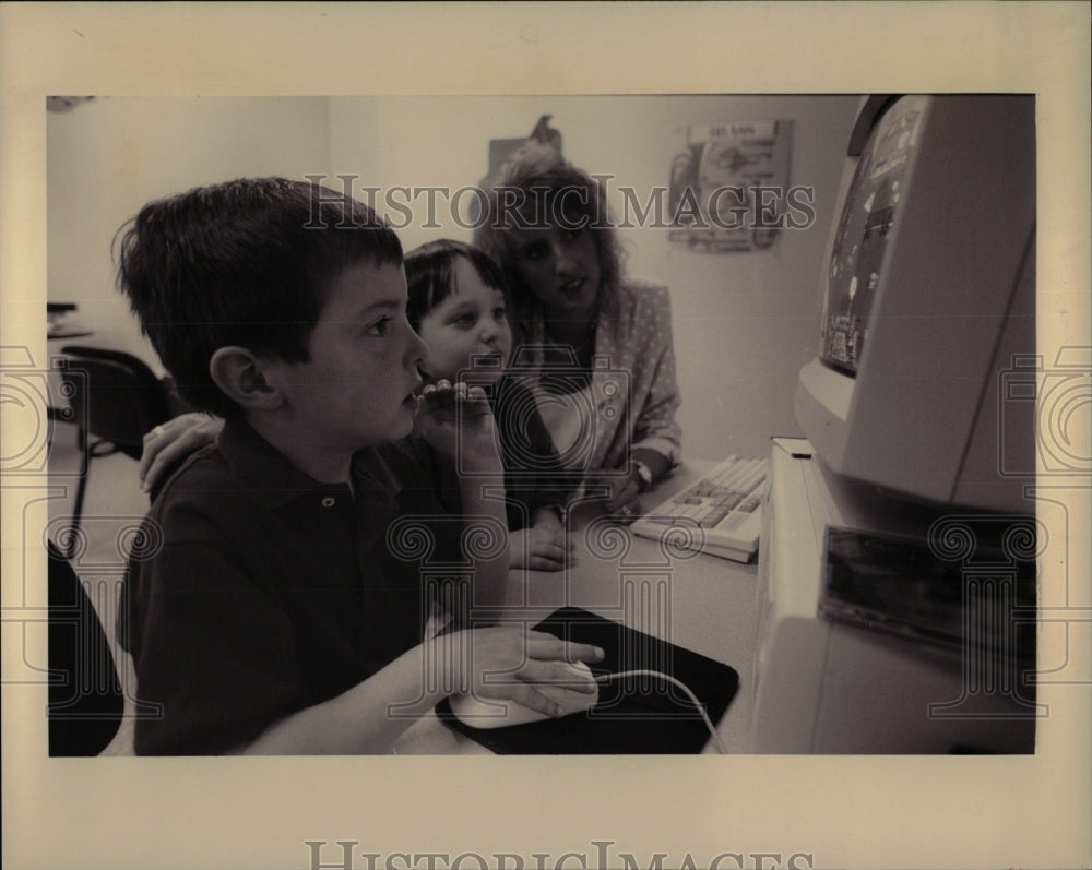 1994 Press Photo Kids Using Computers - RRW89231 - Historic Images