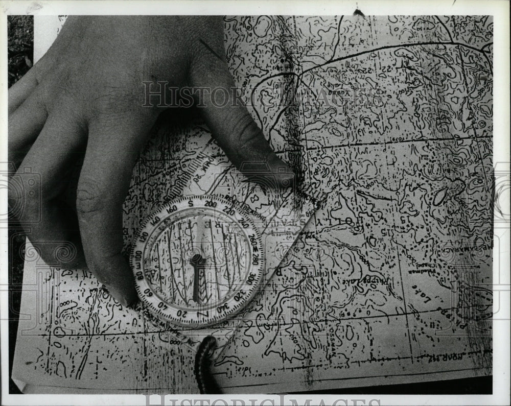 1983 Press Photo Class On Compass And Map Reading - RRW89297 - Historic Images