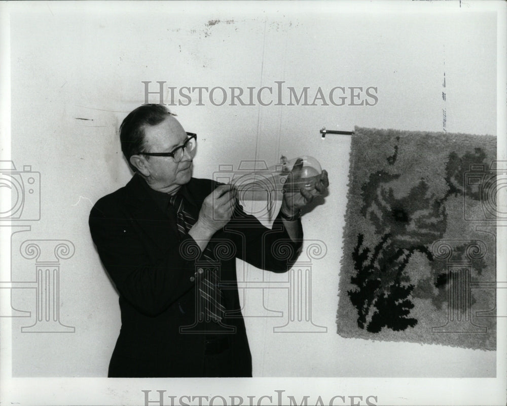 1982 Press Photo Author Alvin Clark - RRW89315 - Historic Images