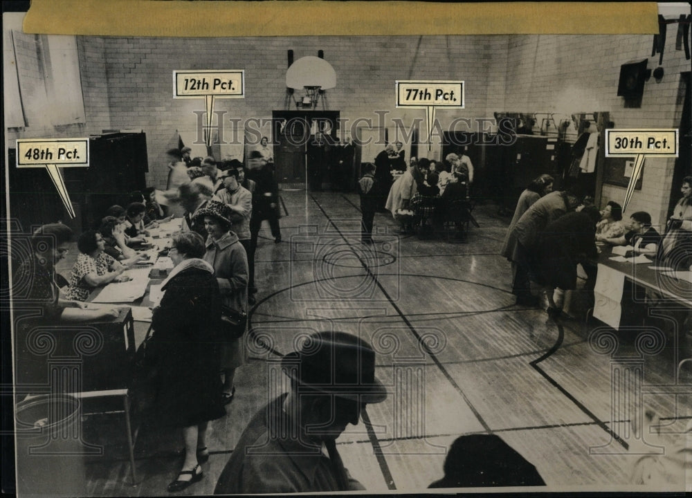 1966 Press Photo Long lines at the polling places - RRW89483 - Historic Images