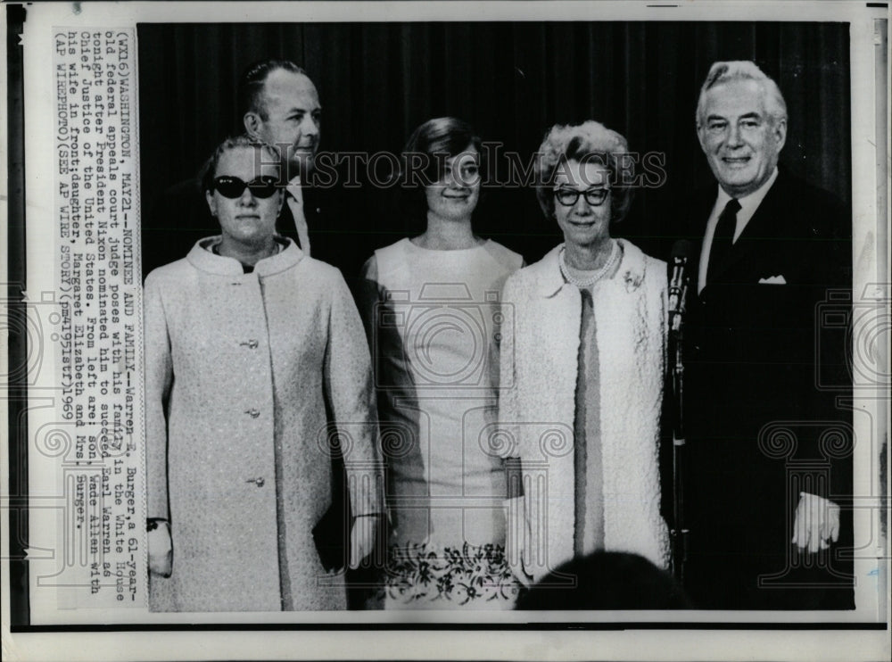 1969 Press Photo Warren Burger Chief Justice US Family - RRW89507 - Historic Images