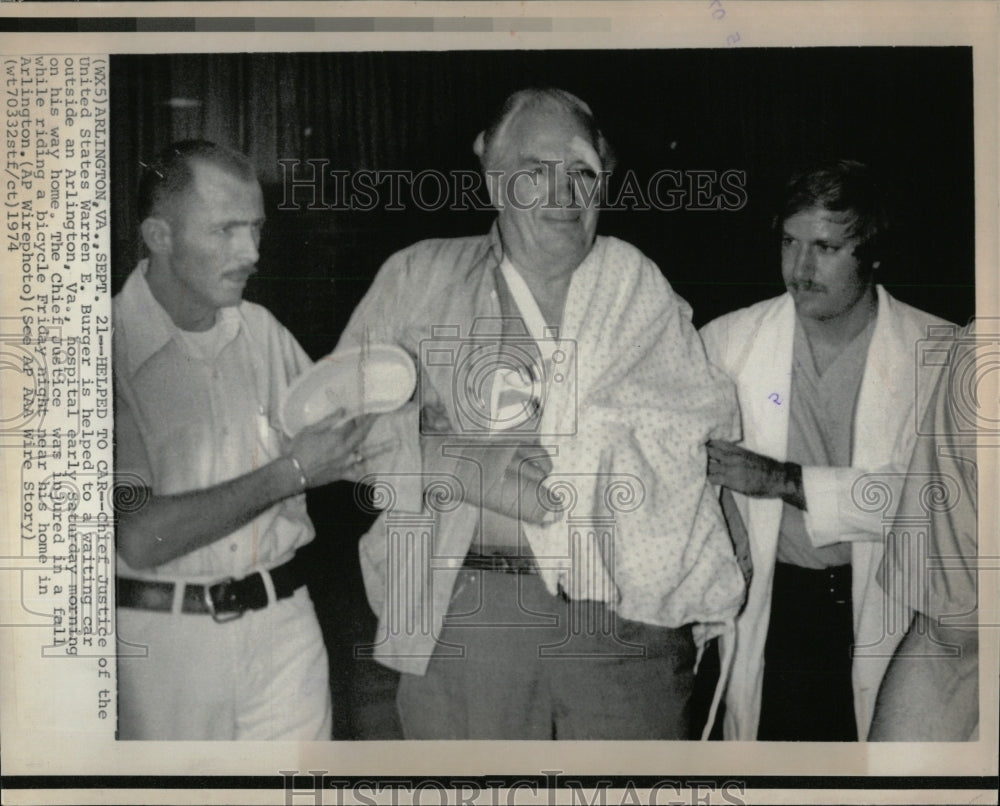 1974 Press Photo US Chief Justice W Burger Injured - RRW89523 - Historic Images